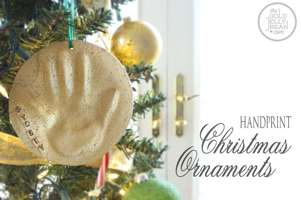 DIY-Handprint-Christmas-Ornaments_0002_via-www.thegoldjellybean.com_